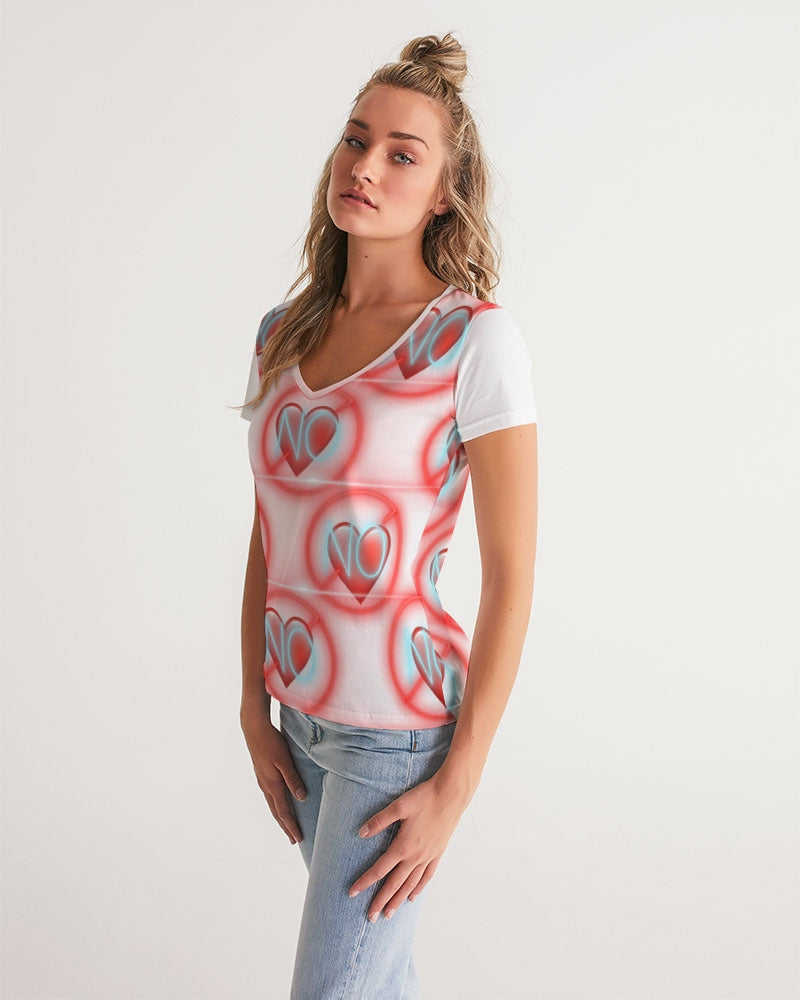 No love 2 Women's V-Neck Tee