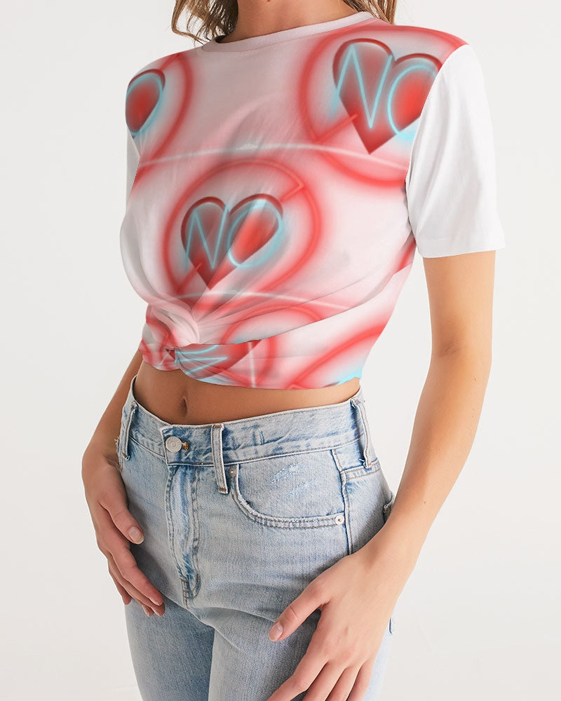 No love 2 Women's Twist-Front Cropped Tee