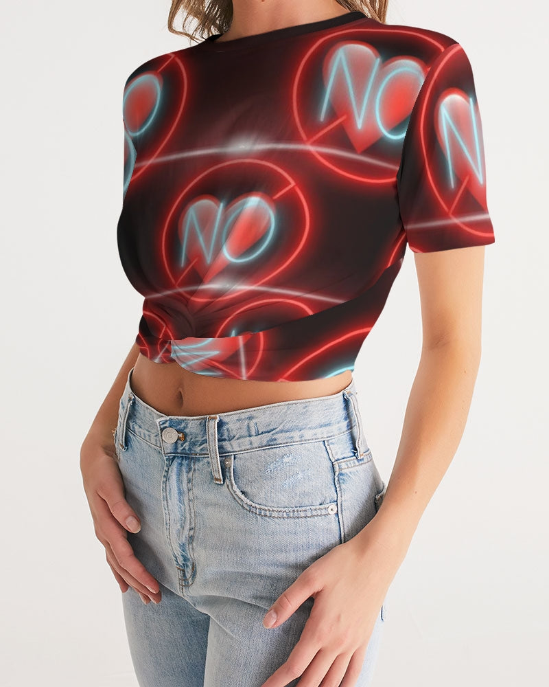 No love 3 Women's Twist-Front Cropped Tee
