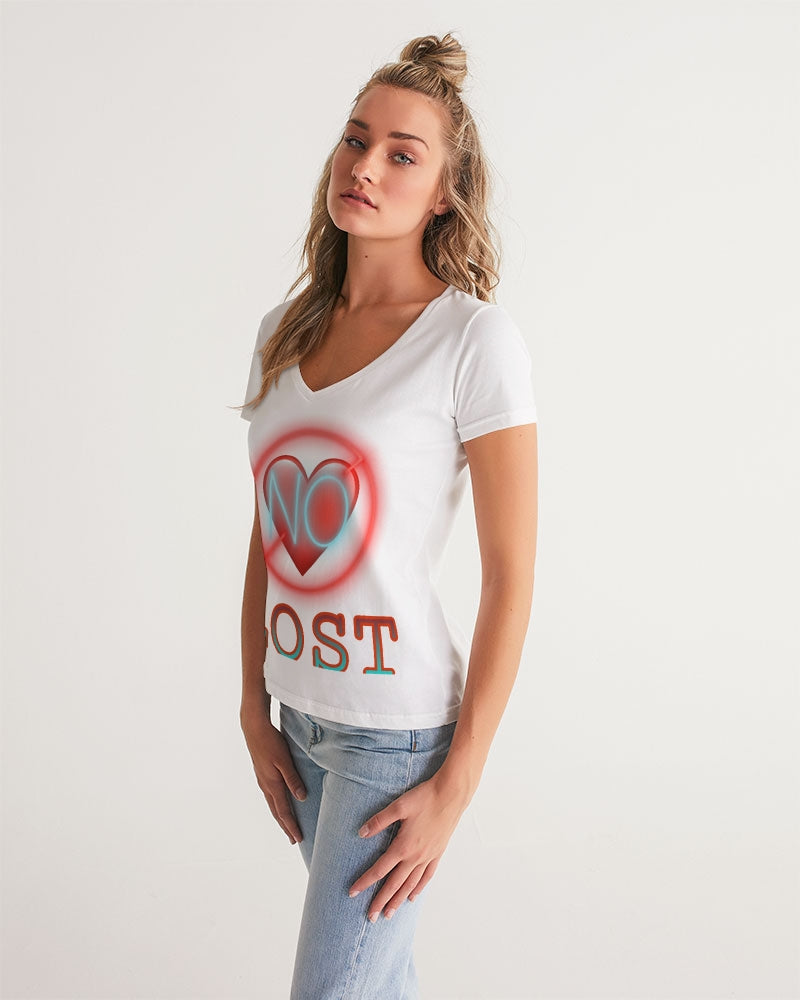 No love Women's V-Neck Tee