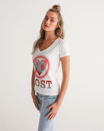 No love Women's V-Neck Tee